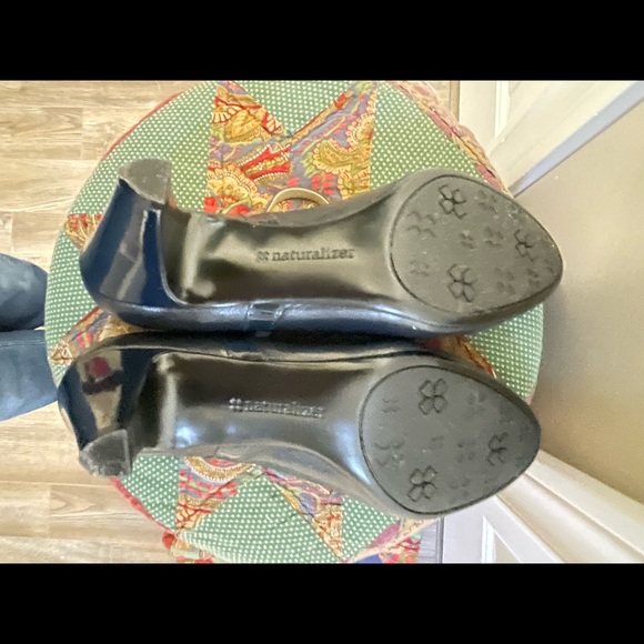 Leather Dress Pumps - Picture 5 of 6